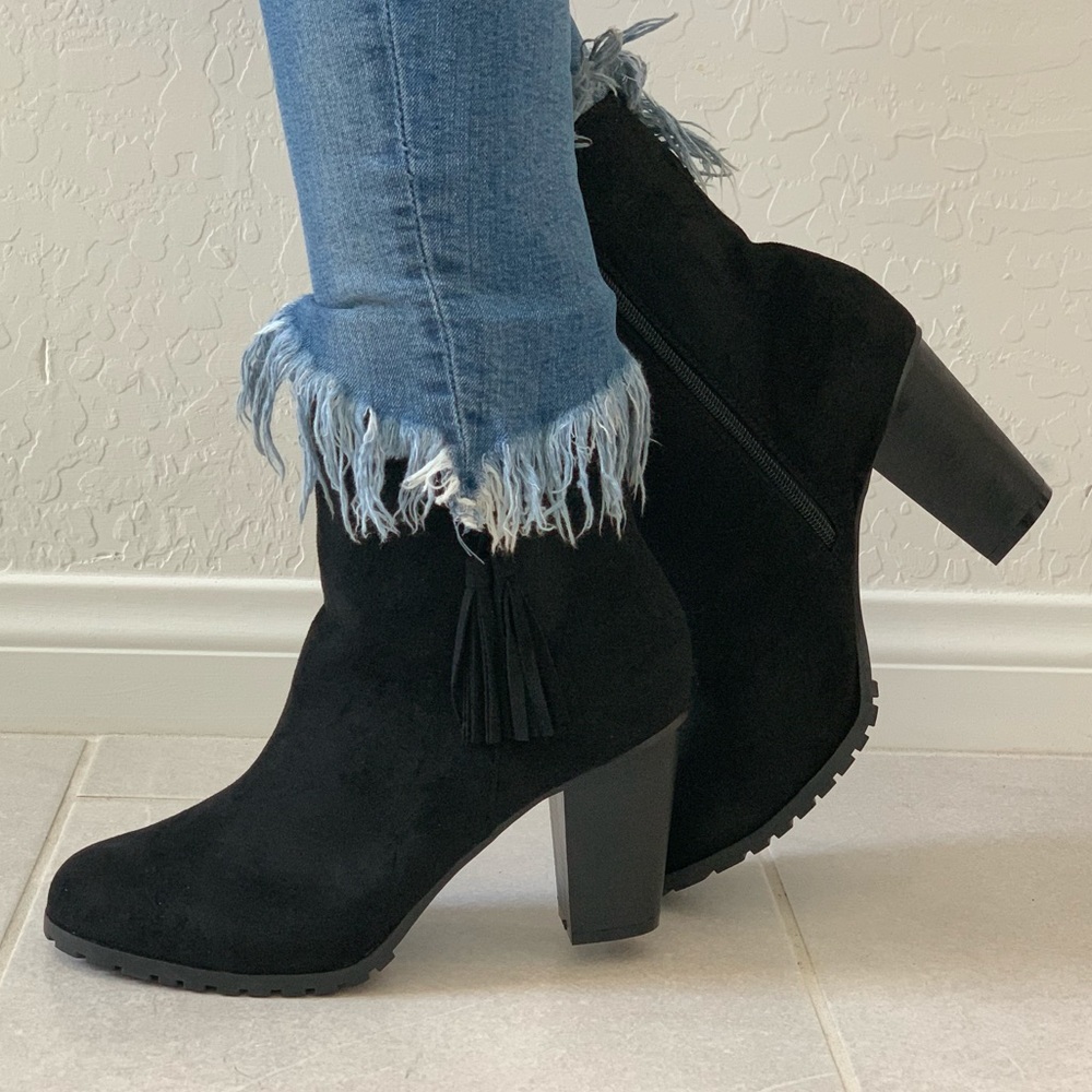 NIB Black Chic Tassel Detail Chunky Heel Boots - Picture 5 of 8